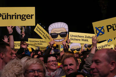 Landtagswahl - Machtdemonstration der ÖVP am Linzer Hauptplatz 20150924-6465.jpg