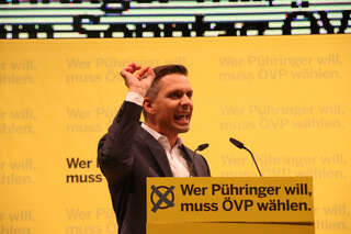 Landtagswahl - Machtdemonstration der ÖVP am Linzer Hauptplatz 20150924-6522.jpg