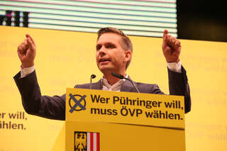 Landtagswahl - Machtdemonstration der ÖVP am Linzer Hauptplatz 20150924-6526.jpg
