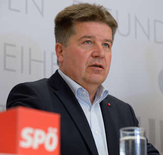 Parteichef Entholzer bleibt SP-Landesrat 20151012-9717.jpg