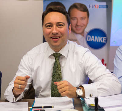 Sitzung des FPÖ-Landesparteivorstands 20151021-0137.jpg