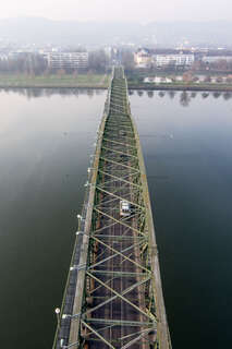 Drohnenflug über die Eisenbahnbrücke in Linz DSC_0011.jpg