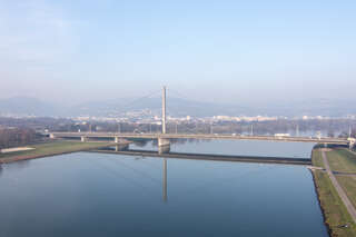 Drohnenflug über die Eisenbahnbrücke in Linz DSC_0016.jpg
