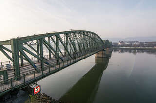 Drohnenflug über die Eisenbahnbrücke in Linz DSC_0026.jpg