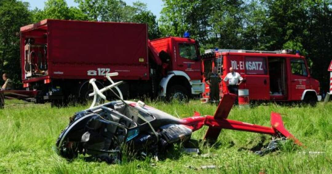 Titelbild: Hubschrauber bei Timelkam abgestürzt