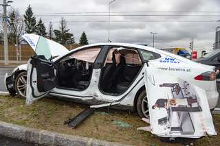 Teurer Tesla bei Unfall auf Kreuzung geschrottet 20160211-9776.jpg