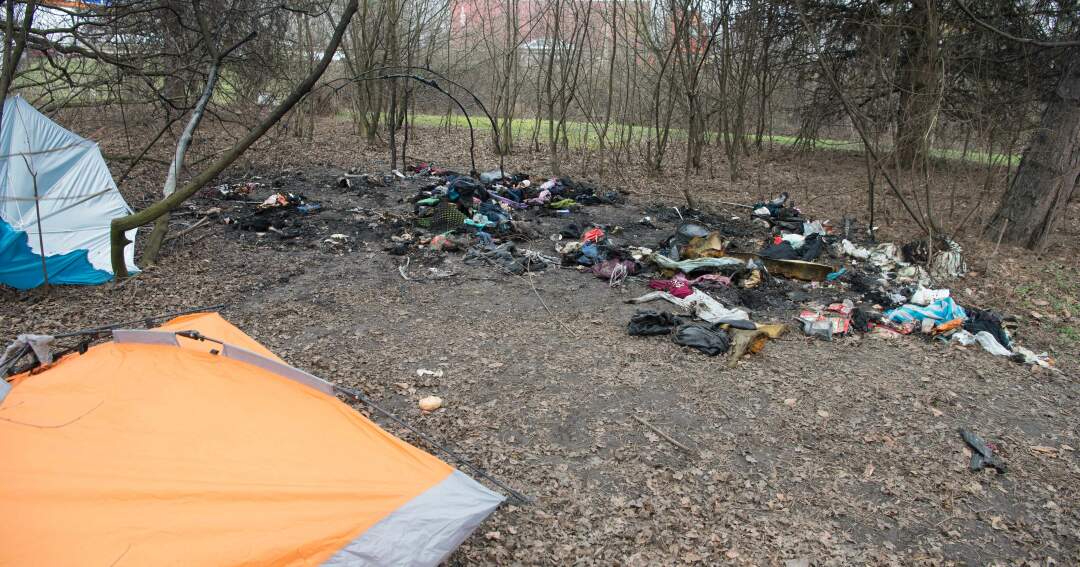 Titelbild: Brandanschläge auf Roma-Zelte in Linz