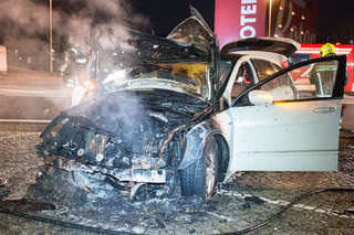 Flammen im Motorraum - Feuer zerstört Mercedes 20160320-3967.jpg