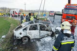 Auto und Lkw stießen frontal zusammen - ein Toter 20160322-4075.jpg