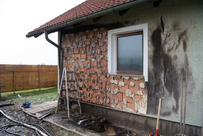 Brand einer Gartenhütte greift auf Wohnhaus über 20160404-1318.jpg