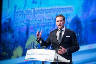 Landesparteitag der FPÖ in Linz 20160416-4088.jpg