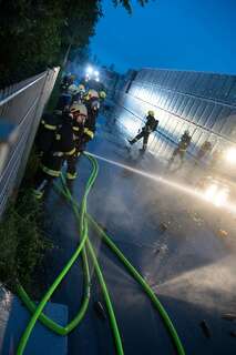 13 Feuerwehren bei nächtlicher Brandeinsatz gefordert 20160525035604.jpg