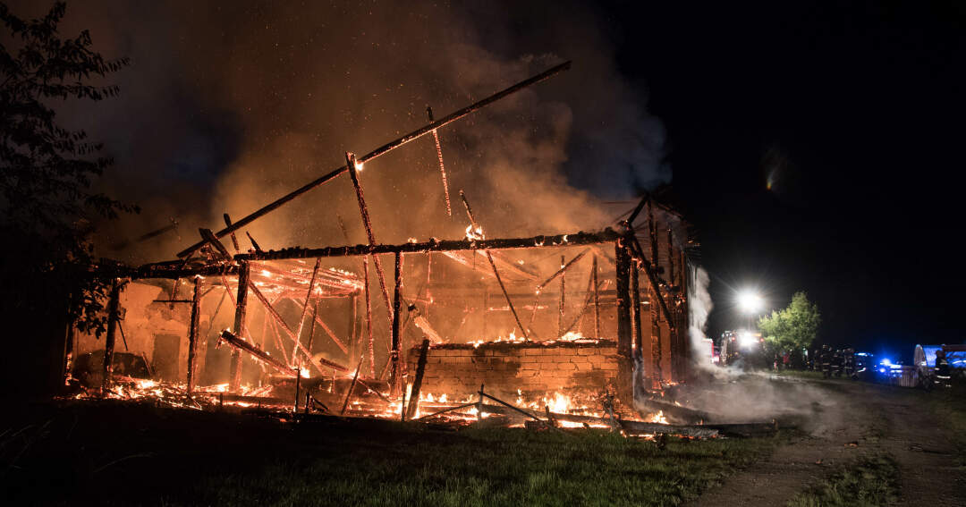 Titelbild: Leerstehender Bauernhof abgebrannt