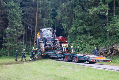 40-Tonnen-Lkw rutschte von der Fahrbahn IMG_2463.jpg