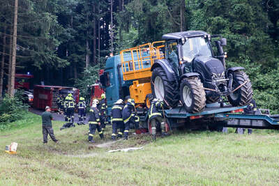 40-Tonnen-Lkw rutschte von der Fahrbahn IMG_2465.jpg
