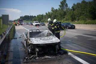 Cabrio geriet auf Westautobahn in Brand foke_kfz_brand_04.jpg