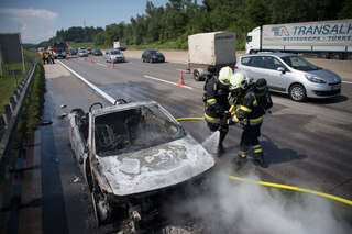 Cabrio geriet auf Westautobahn in Brand foke_kfz_brand_05.jpg