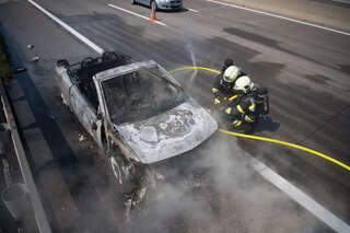 Cabrio geriet auf Westautobahn in Brand foke_kfz_brand_06.jpg