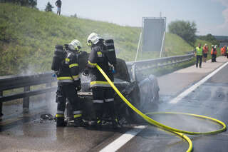 Cabrio geriet auf Westautobahn in Brand foke_kfz_brand_09.jpg