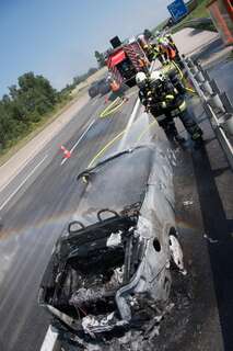 Cabrio geriet auf Westautobahn in Brand foke_kfz_brand_12.jpg
