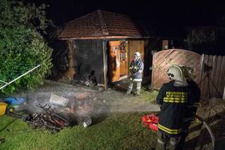 Mopedbrand - Flammen griffen auf Gartenhütte über foke-20160629-9094.jpg