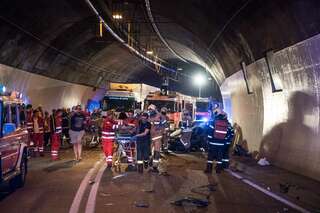 Mona-Lisa-Tunnel nach tödlichem Verkehrsunfall gesperrt foke-20160701-9175-2.jpg