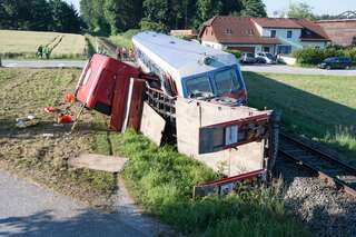 Lkw von Zug erfasst: Sechs Verletzte foke-20160705-0196.jpg