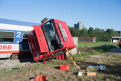 Lkw von Zug erfasst: Sechs Verletzte foke-20160705-0219.jpg