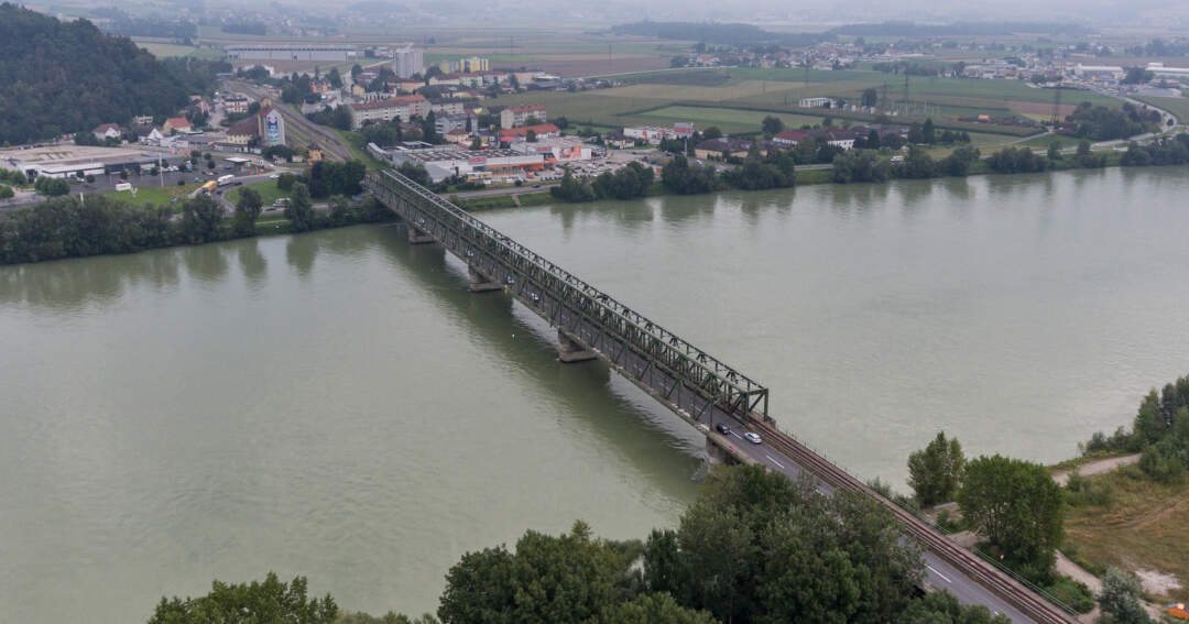 Titelbild: Totalsperre Donaubrücke Mauthausen