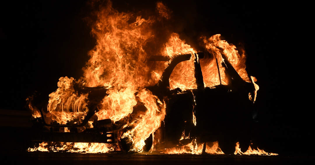 Titelbild: Spektakulärer Fahrzeugbrand auf der Autobahn