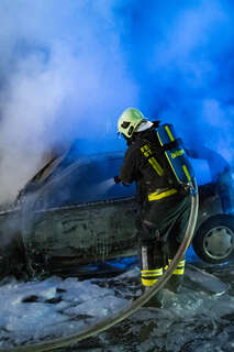 PKW auf Autobahn in Flammen aufgegangen foke_20161018215805198.jpg