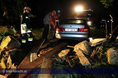 Bremsdefekt: Auto rollte in Wald ker_8174.jpg