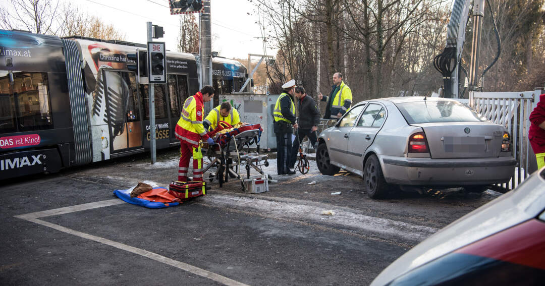 Titelbild: Vier Verletzte bei Straßenbahnunfall