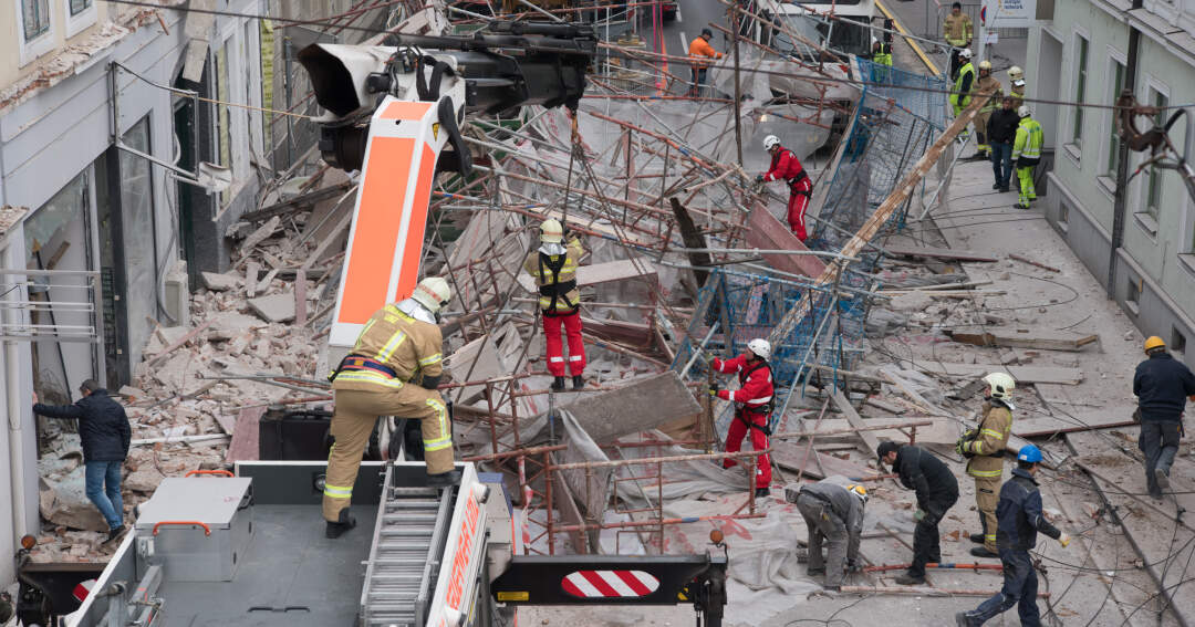 Titelbild: Baugerüst in Linz eingestürzt - keine Verletzten