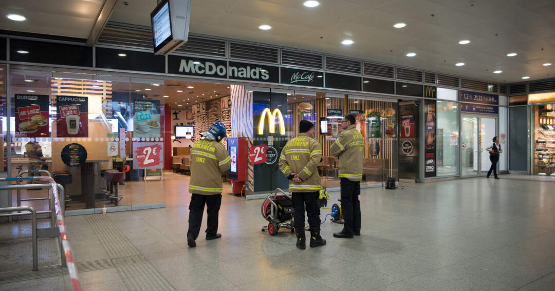 Titelbild: McDonald's am Linzer Hauptbahnhof evakuiert