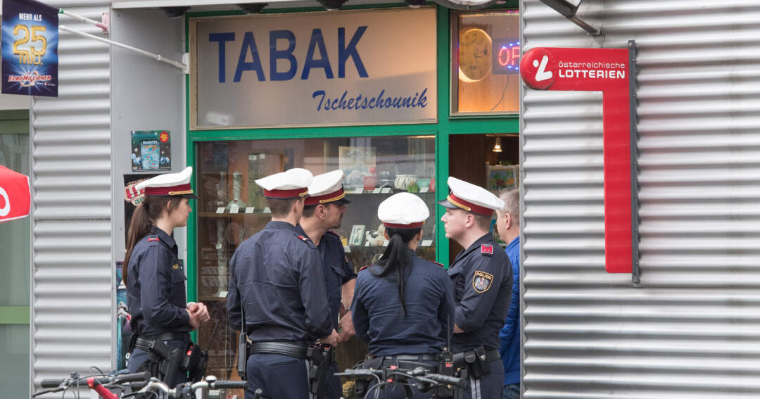 Titelbild: Raubüberfall auf Trafik in Linz: Täter auf der Flucht