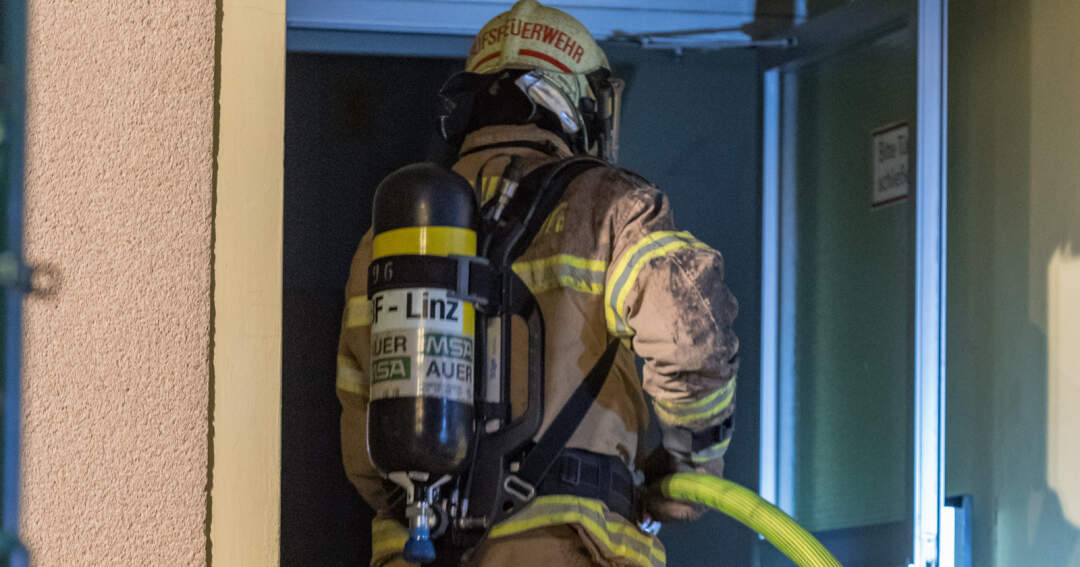 Titelbild: Kellerbrand in Linz - Feuerwehr war schnell vor Ort
