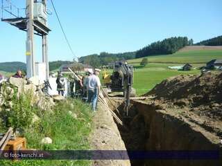 Arbeiter bei Grabungsarbeiten verschüttet kerschi_20090908_personenrettungausbaugrube_04.jpg