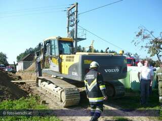 Arbeiter bei Grabungsarbeiten verschüttet kerschi_20090908_personenrettungausbaugrube_08.jpg