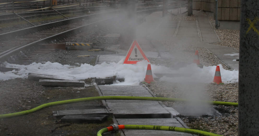 Titelbild: Kabelbrand legt Linzer Hauptbahnhof lahm