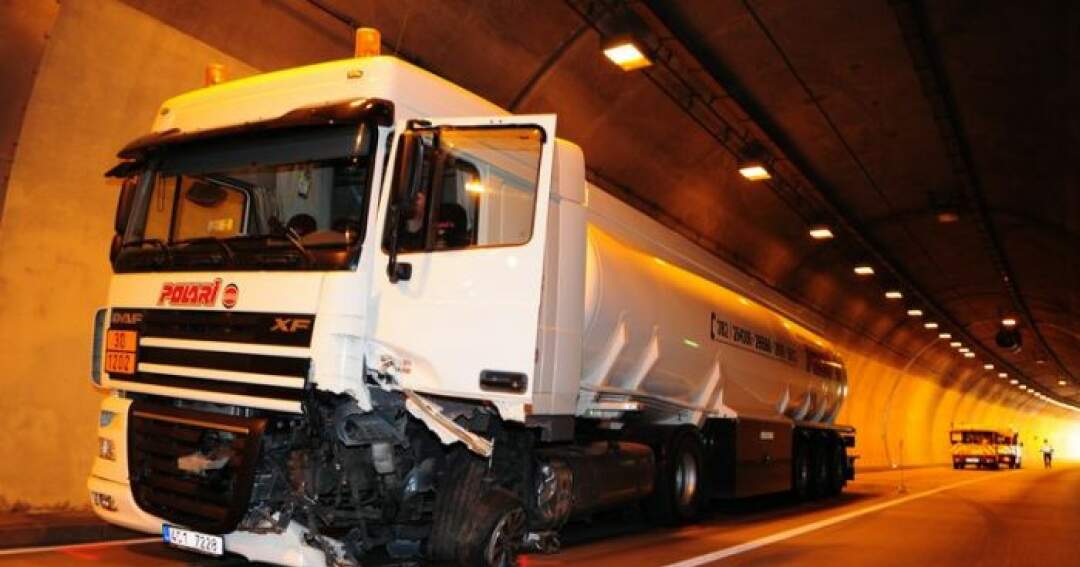 Tanklastwagen Unfall im Tunnel