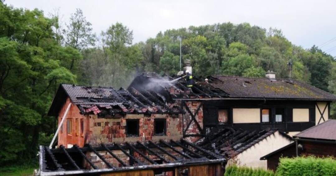 BRAND: Wohnhaus ein Raub  der Flammen