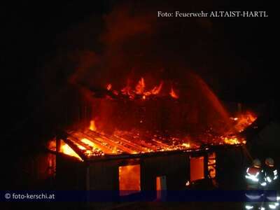 BRAND: Wohnhaus ein Raub  der Flammen kerschi_20090912_wohnhausbrand_02.jpg