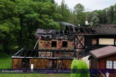 BRAND: Wohnhaus ein Raub  der Flammen kerschi_20090912_wohnhausbrand_08.jpg