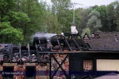 BRAND: Wohnhaus ein Raub  der Flammen kerschi_20090912_wohnhausbrand_09.jpg