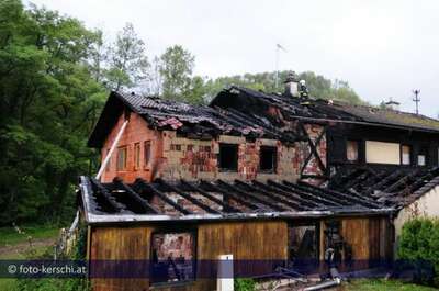 BRAND: Wohnhaus ein Raub  der Flammen kerschi_20090912_wohnhausbrand_11.jpg