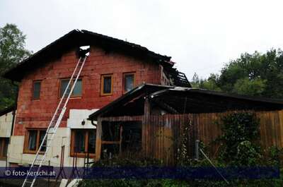 BRAND: Wohnhaus ein Raub  der Flammen kerschi_20090912_wohnhausbrand_16.jpg