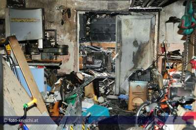 BRAND: Wohnhaus ein Raub  der Flammen kerschi_20090912_wohnhausbrand_25.jpg