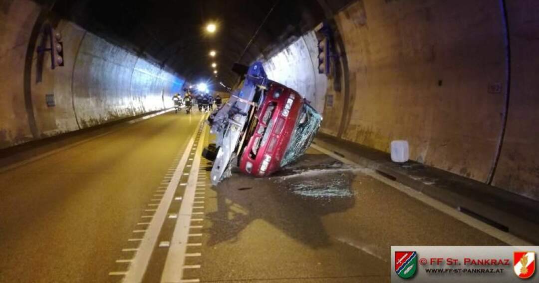 Verkehrsunfall - A9 Speringtunnel