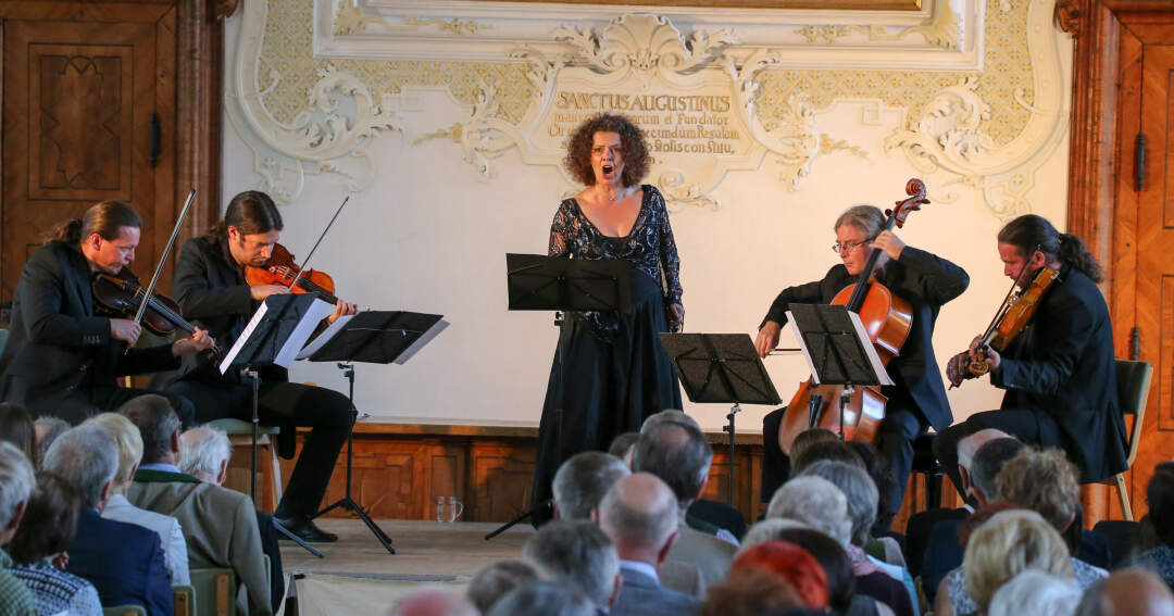 Titelbild: Mezzosopranistin Angelika Kirchschlager begeisterte im Stift St. Florian